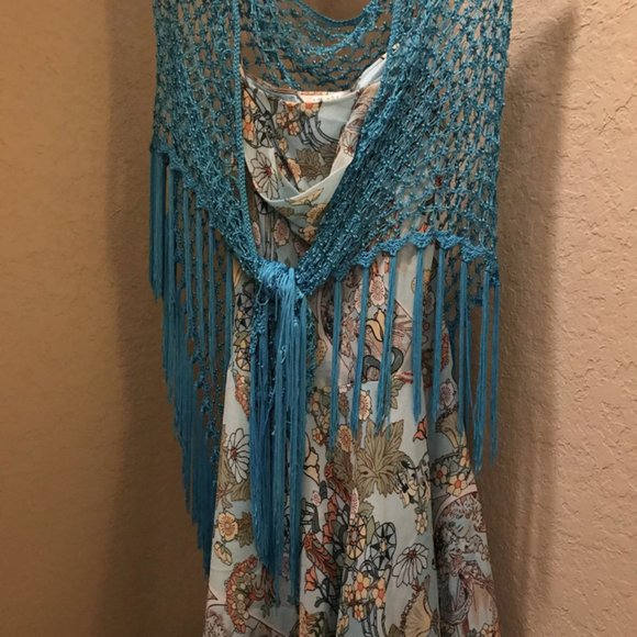 Pefect Dress to attend a wedding with Shawl - Picture 4 of 5
